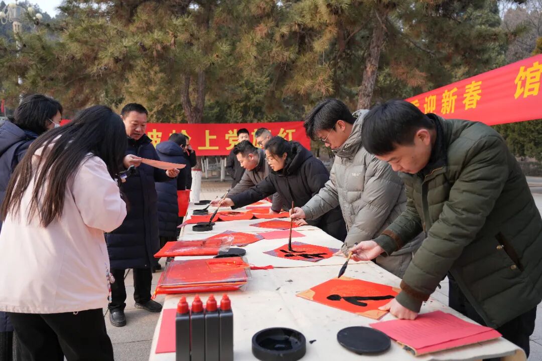 翰墨书香迎新春 馆校共建送祝福
